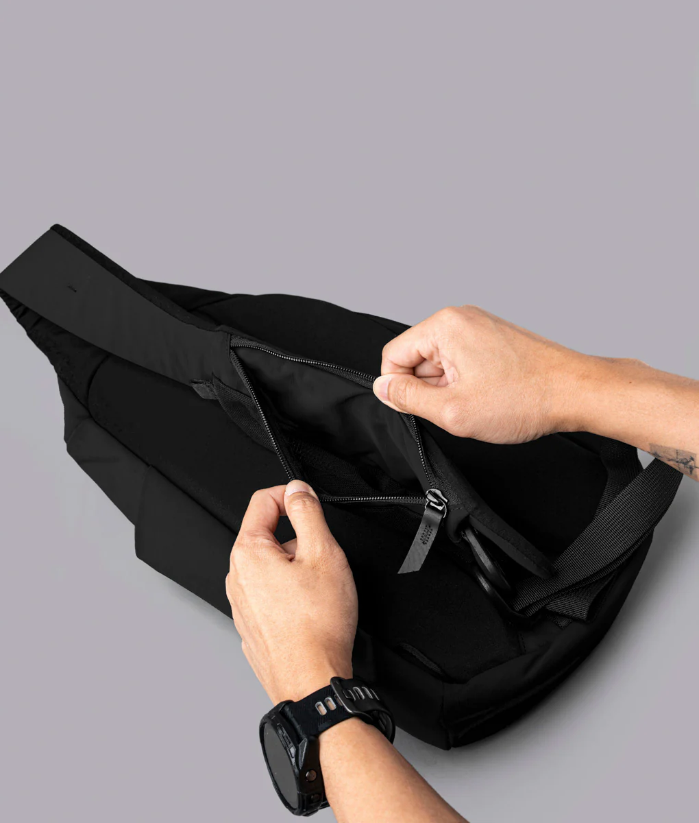 Metro Crossbody – Right Shoulder - Image 15